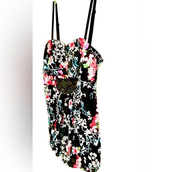 NWOT Torrid Black & floral Top Sz L - Picture 9 of 11